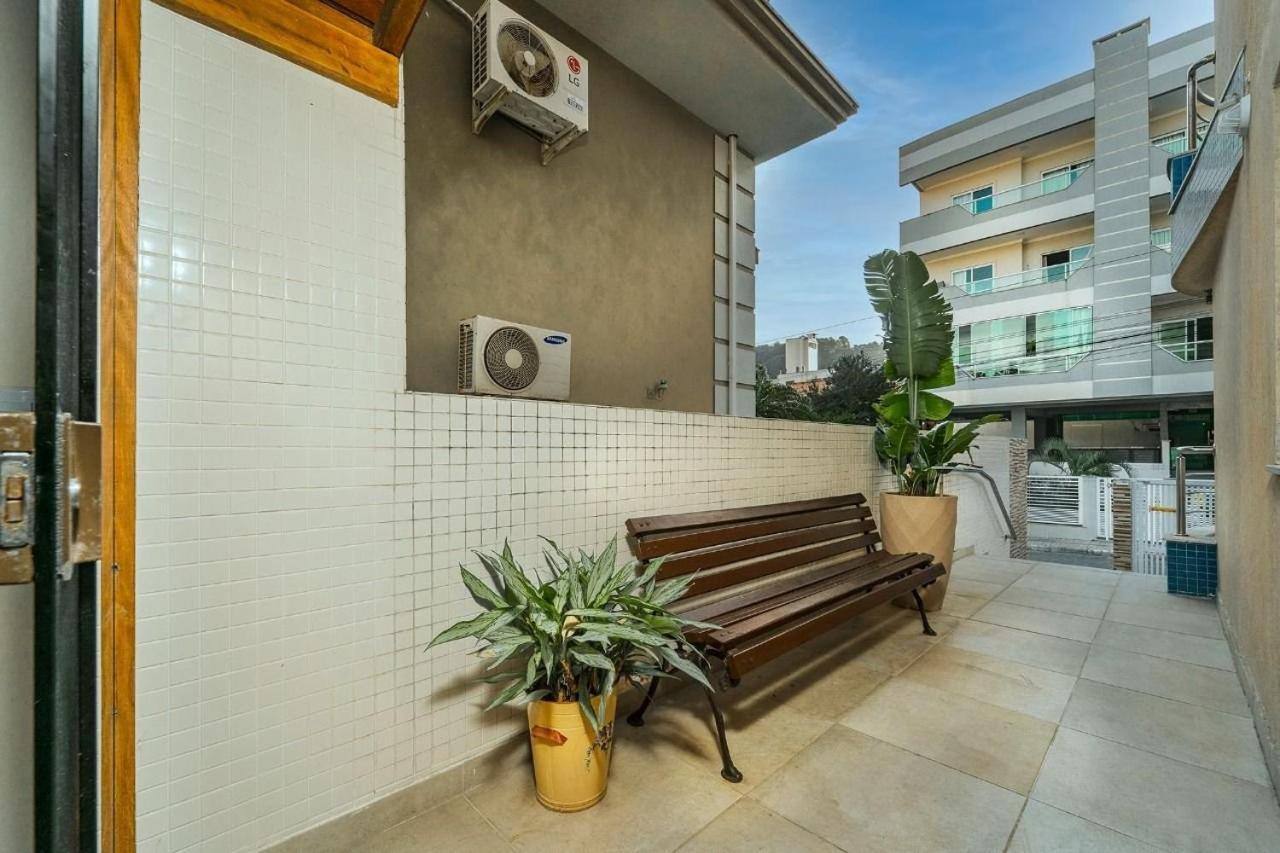 Residencial Edite No Centro De Bombinha Бомбиньяс Экстерьер фото